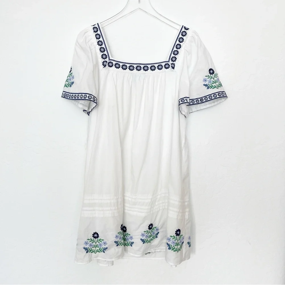 Draper James Embroidered White dress with blue floral Pattern Size Medium - Picture 9 of 14
